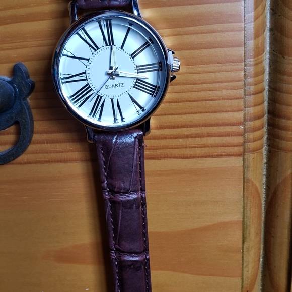 QUARTZ MOVEMENT WOMEN'S WATCH - Picture 3 of 6